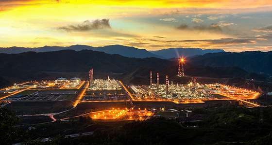 位于宣漢縣境內(nèi)的普光天然氣凈化廠廠區(qū)夜景  宣漢縣委宣傳部供圖.jpg