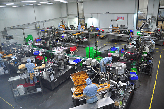 四川巴中市恩陽(yáng)食品企業(yè)“胡婆婆”產(chǎn)品生產(chǎn)現(xiàn)場(chǎng)黃世濤 攝.JPG