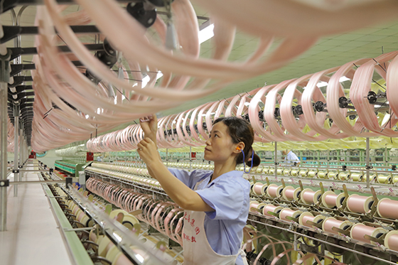 四川武勝縣的剿絲車間  武勝縣委宣傳部供圖.jpg