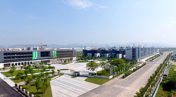 對(duì)接并融入大灣區(qū)，江西省信豐縣電子信息首位產(chǎn)業(yè)“雁陣效應(yīng)”凸顯  劉斌 攝.jpg