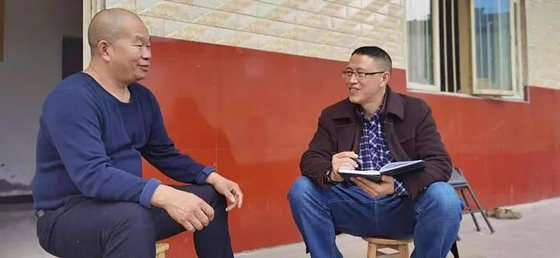 1636683070148258.jpg 羅錫美(右)入戶走訪脫貧群眾.jpg