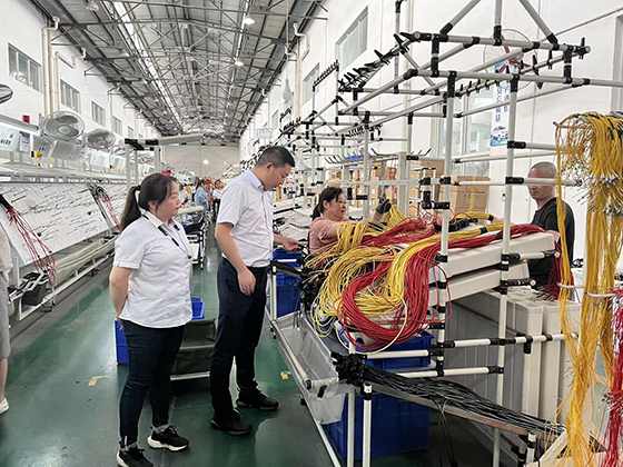 1655263261296384.jpg 雅安農(nóng)商銀行在企業(yè)走訪.jpg