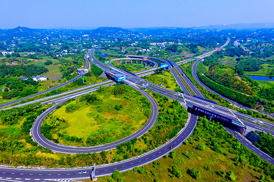 (1)成自瀘赤高速公路仰天窩互通。牟科 攝.jpg