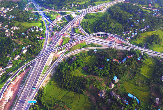 (2)廣（安）洪（雅）高速公路遂（寧）廣（安）段紅土地互通式樞紐立交建成通車  張啟富 吳德權(quán) 攝.jpg