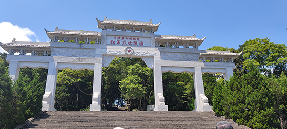 (4)位于通江縣沙溪鎮(zhèn)王坪村的川陜革命根據(jù)地紅軍烈士陵園  肖春曉 攝.jpg