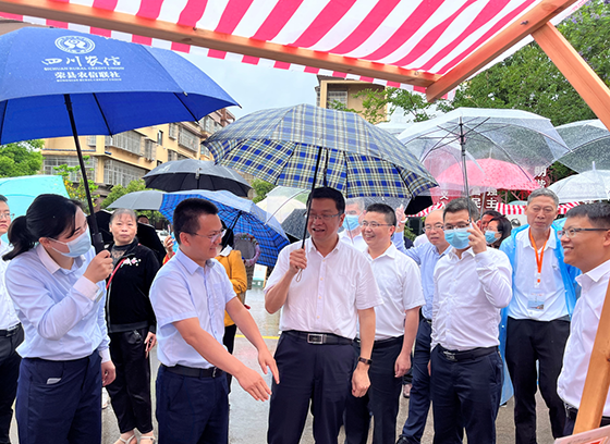 聯(lián)社黨委副書記、主任熊雷率隊走訪當?shù)仄髽I(yè).png