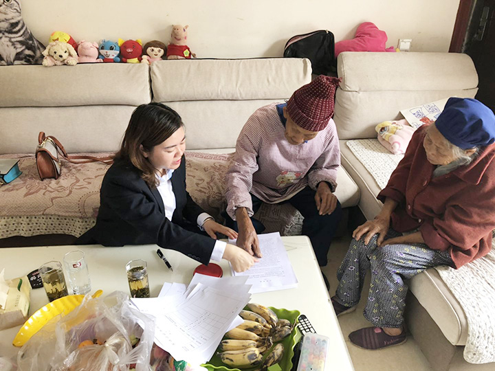 1660012647141648.jpg 寧南縣司法局為困難群眾上門辦理公證.jpg