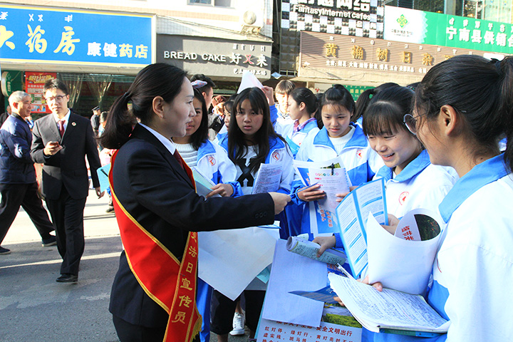 1660012679735989.jpg 寧南縣司法局開展國家憲法日宣傳活動.jpg