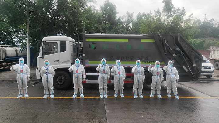 2垃圾清運(yùn)突擊隊(duì)集結(jié)待命.jpg