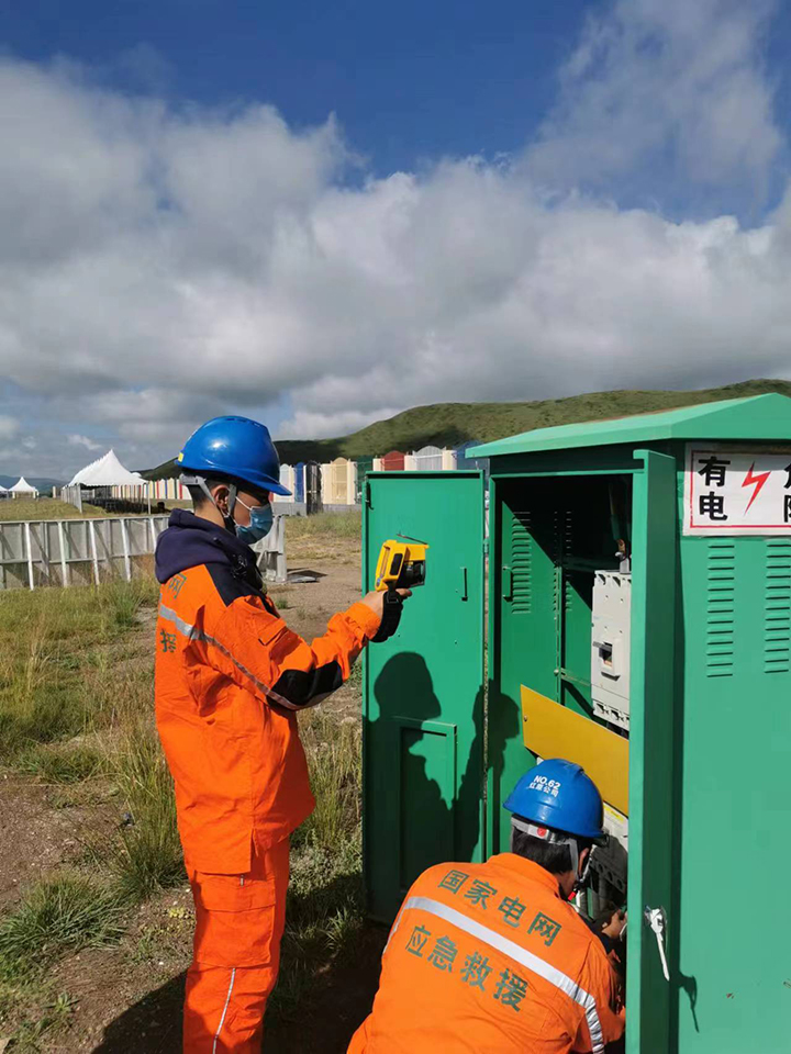 1664354500385446.jpg 電力人員供電設(shè)施檢查.jpg