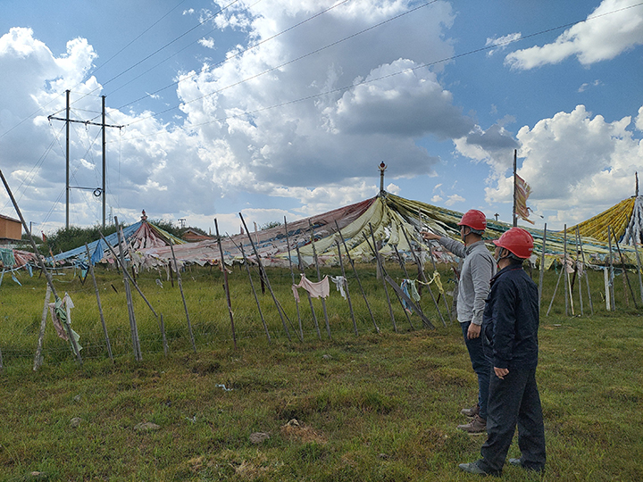 1664354520399985.jpg 電力人員開展線路特巡.jpg