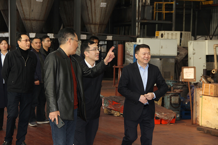 1665222417652599.jpg 富順農(nóng)商銀行負(fù)責(zé)人在企業(yè)調(diào)研金融服務(wù)需求.jpg