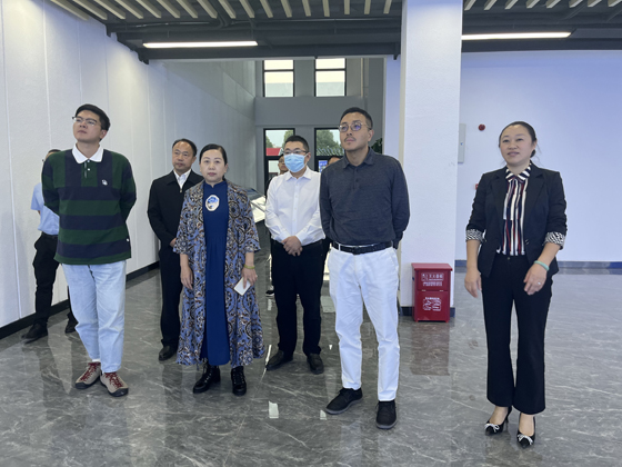 1666345254492767.jpg 賈晉一行參觀鄰水縣杭加漢馭建筑節(jié)能新材料有限公司.jpg