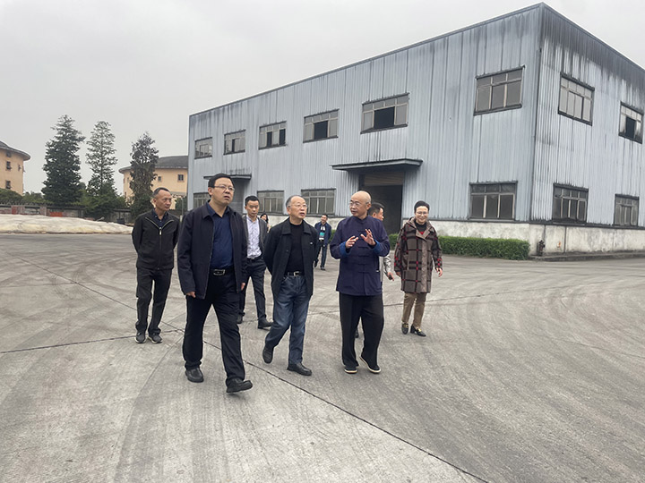 李后強(qiáng)深入酒企調(diào)研.jpg