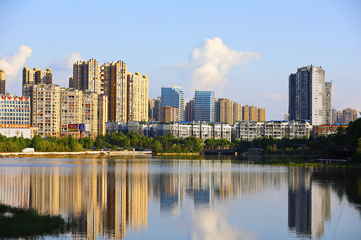 城市與公園一體的岳池城區(qū)一角.jpg
