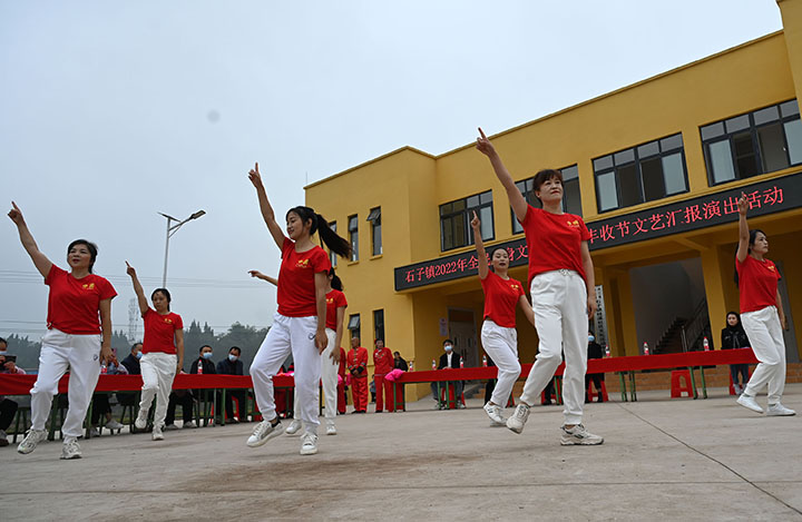 1“舞”動(dòng)生活 ，“舞”出精彩.jpg