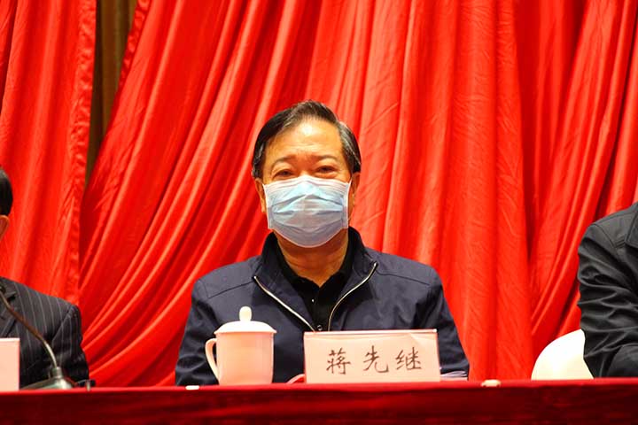 10－學(xué)會名譽(yù)會長、省政府原顧問蔣先繼出席大會并在主席臺就座.JPG