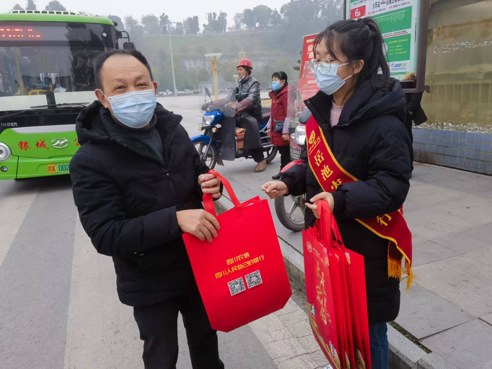 1673790630106767.jpg 送對(duì)聯(lián).jpg