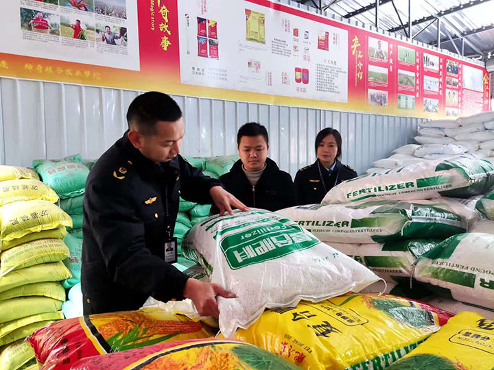 1675416414397623.jpg 1.購買農(nóng)資現(xiàn)場.jpg