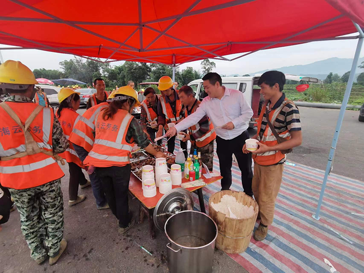 1675593654450167.jpg 2 信貸產(chǎn)品走進(jìn)工礦企業(yè).jpg