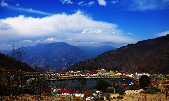 1679383509656089.jpg 2農(nóng)商銀行信貸支持修建的彝家新居.jpg