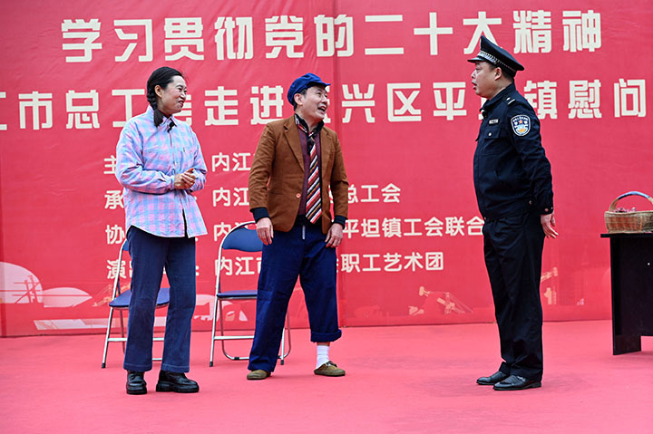 1679629666254625.jpg 2文藝工作者表演小品《調解》.jpg