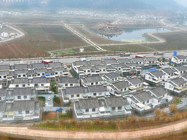 3俯瞰隆盛鎮(zhèn)土門埡村 周淼葭攝.JPG