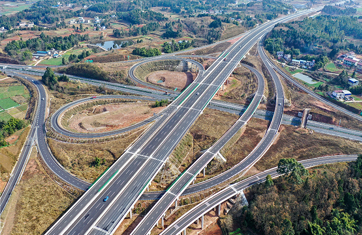 建成通車的成都三繞及德遂高速.jpg