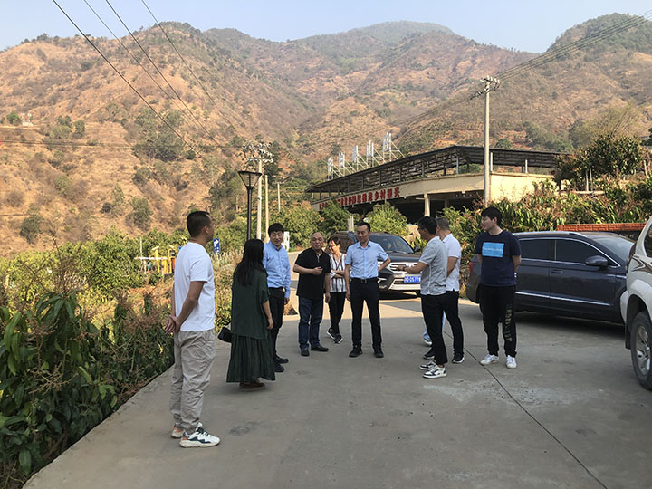 1682066588525028.jpg 省總工會(huì)基層工作部副部長(zhǎng)王亞一行調(diào)研村級(jí)工會(huì)建會(huì).jpg