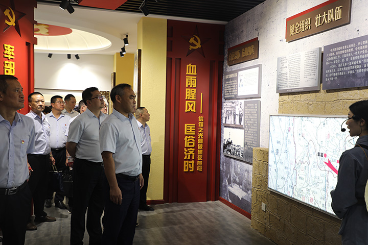 1685521769877075.jpg 2參觀中國紅軍第一村烈士事跡陳列館.jpg