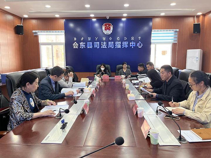 4記者與會(huì)東縣司法部門的工作人員座談  周淼葭攝.jpg