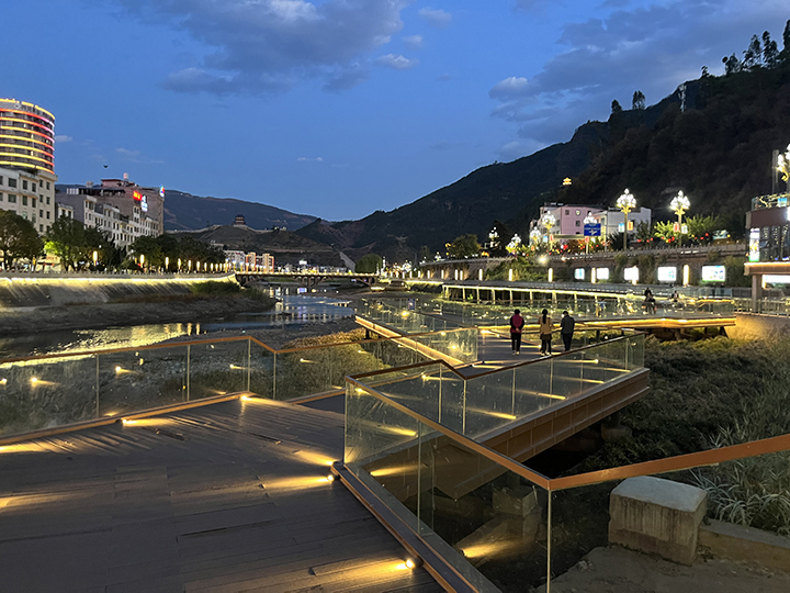 2會(huì)東法治文化公園附近的河畔夜景  周淼葭 攝.jpg