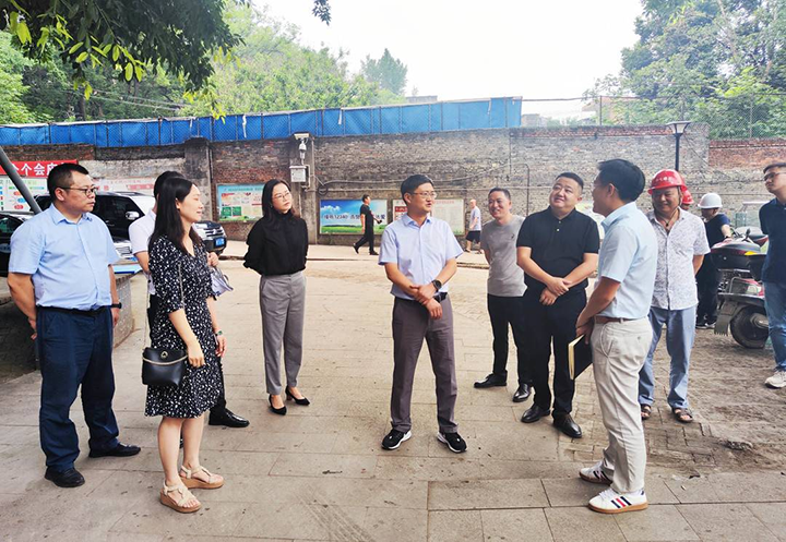 1686632970706489.png 1唐棟良查看老舊小區(qū)改造.png