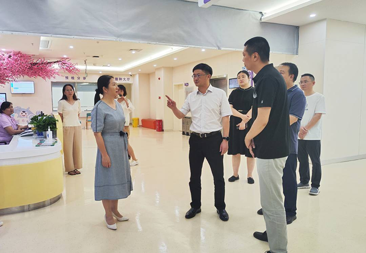 1688016936274920.png 2唐棟良調(diào)研衛(wèi)生健康工作.png