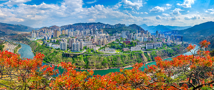 1山環(huán)水繞，四川省攀枝花市城市全景.jpg