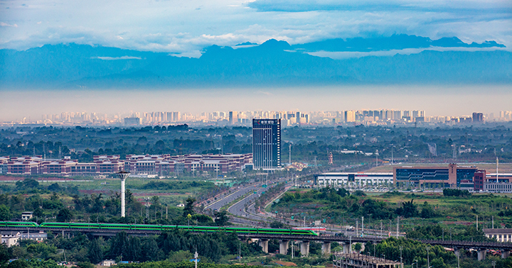 1遠眺青白江  成都市青白江區(qū)發(fā)改局供圖.jpg