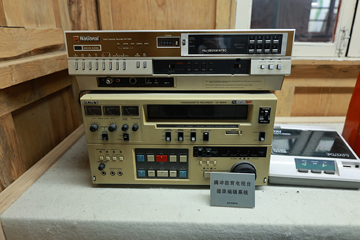 1692600683369549.png 4.研學(xué)實(shí)踐教育與勞動(dòng)者職業(yè)能力相結(jié)合取得很好效果 圖為研學(xué)館陳列物品.png