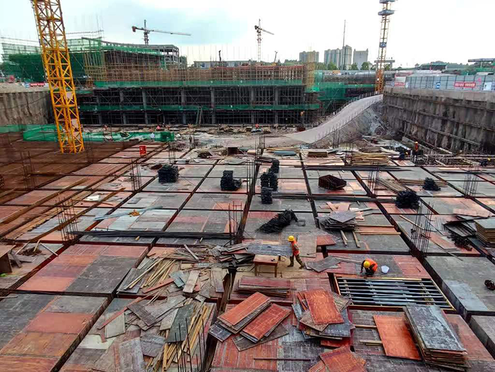 圖3  起重機(jī)作業(yè).png