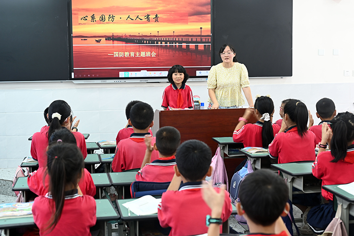 圖5  學生們在參加國防教育主題班會.png