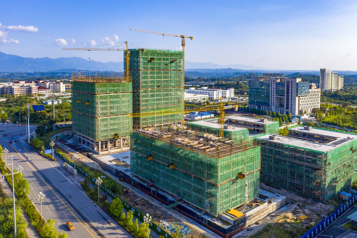 1695200046471791.png 圖一 2023年9月17日 航拍正在建設(shè)中的四川省廣安市廣安區(qū)現(xiàn)代服務(wù)業(yè)產(chǎn)業(yè)園二期項(xiàng)目 張國(guó)盛 攝.png