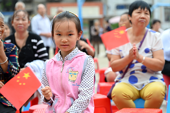 圖4  精彩的文藝演出給觀眾帶來了歡樂.png