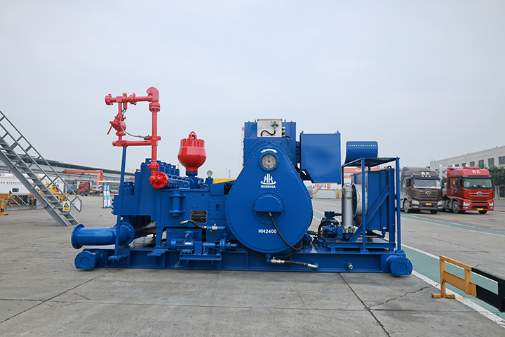 1699003003783486.jpg 3東方宏華公司生產(chǎn)的全球領先的陸地鉆采設備 周淼葭 攝.jpg