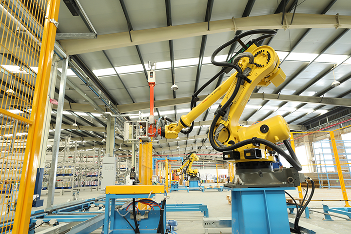 1699003453820306.jpg 特變電工5G產(chǎn)業(yè)園設(shè)備.jpg