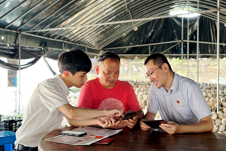 1699007908571512.jpg “送碼入戶”宣講金融產(chǎn)品.jpg