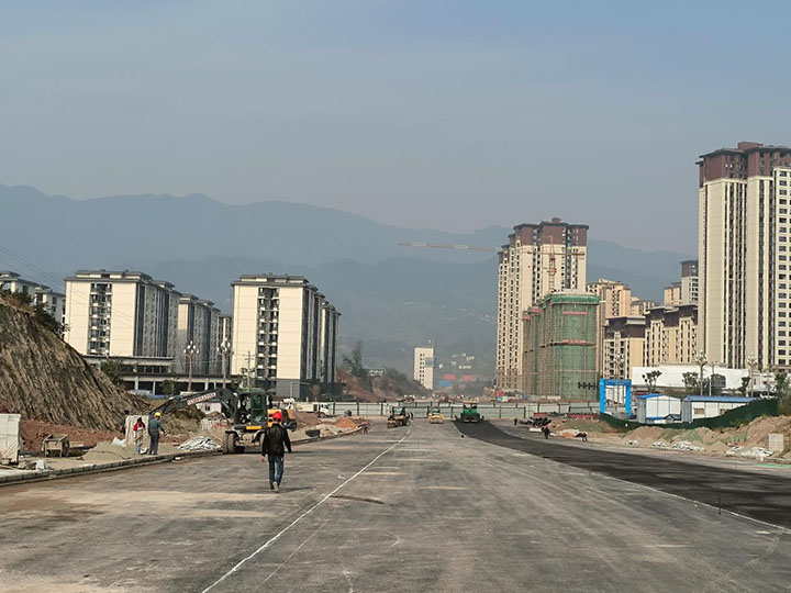 圖2  西部新城10號道路現(xiàn)場.jpg
