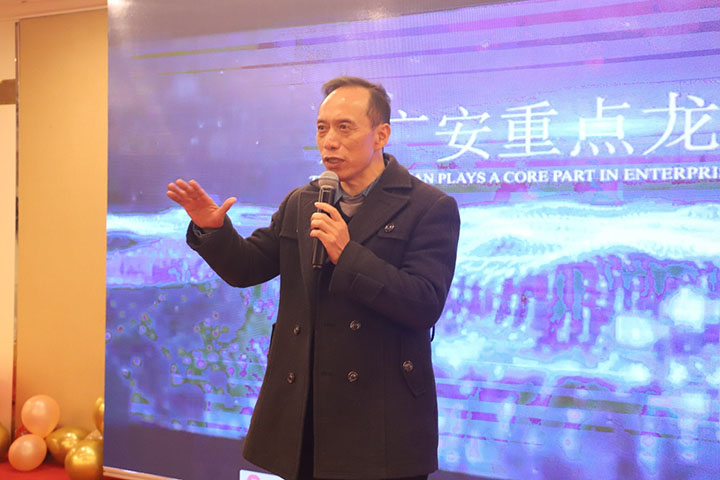 圖3  廣安市廣安區(qū)佛手山食品有限公司董事長蔣超介紹慈善營銷模式  圖片由蔣超提供.jpg