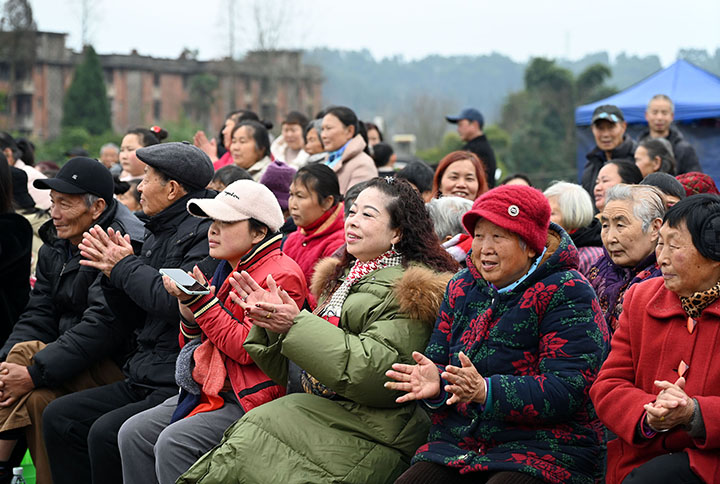 圖4  社區(qū)居民飽餐新迎春文化盛宴.jpg