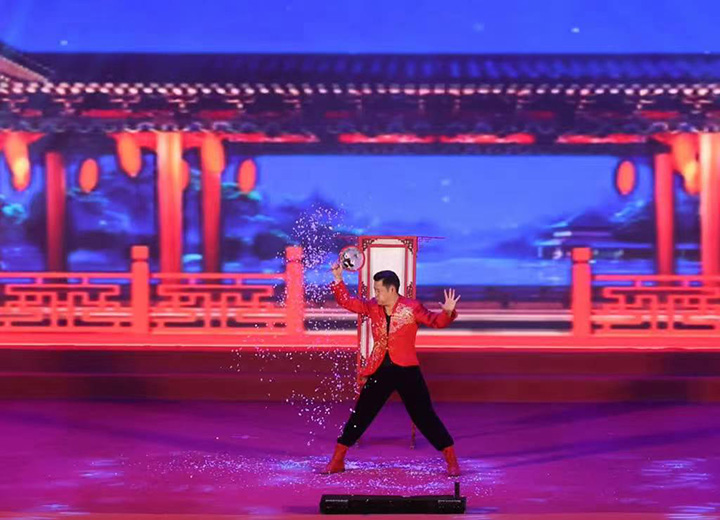 圖1 魔術(shù)表演.jpg