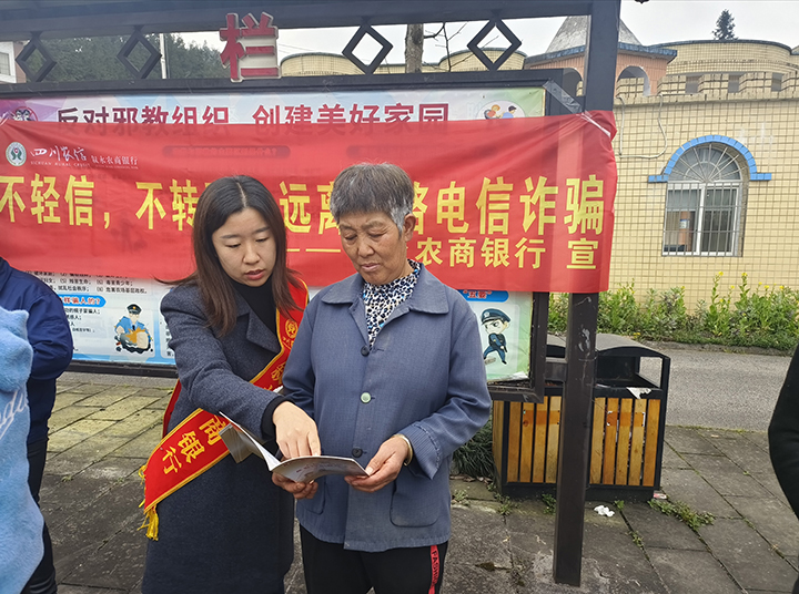 1710772840846751.jpg 1現(xiàn)場為咨詢?nèi)罕姶鹨山饣?jpg