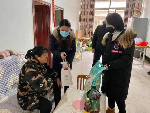 1710923711372293.jpg 圖2 走訪慰問殘疾人 拷貝.jpg